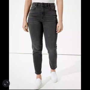 AE STRETCH MOM JEAN 🖤